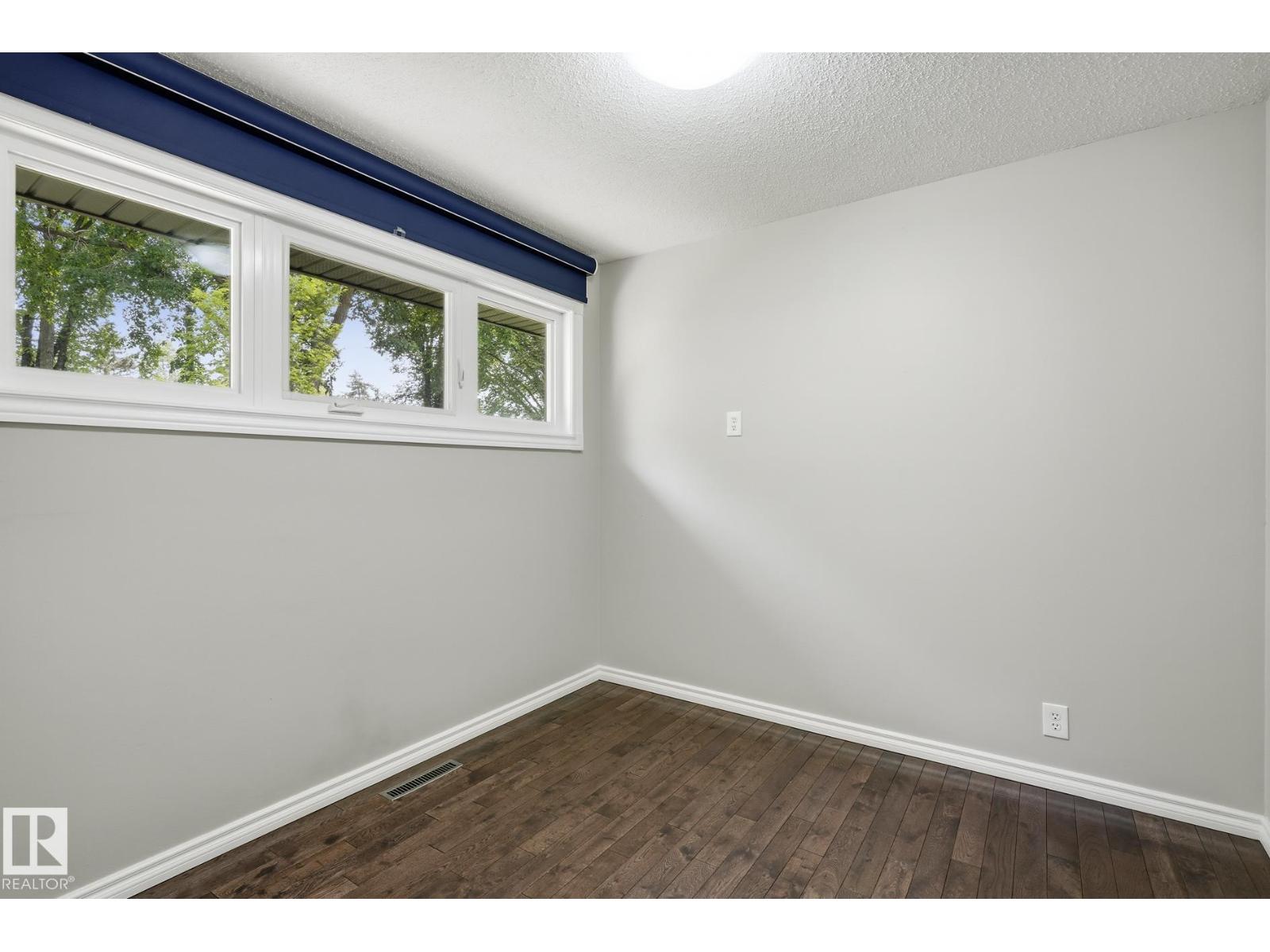 28 SUNNYSIDE CR - 19