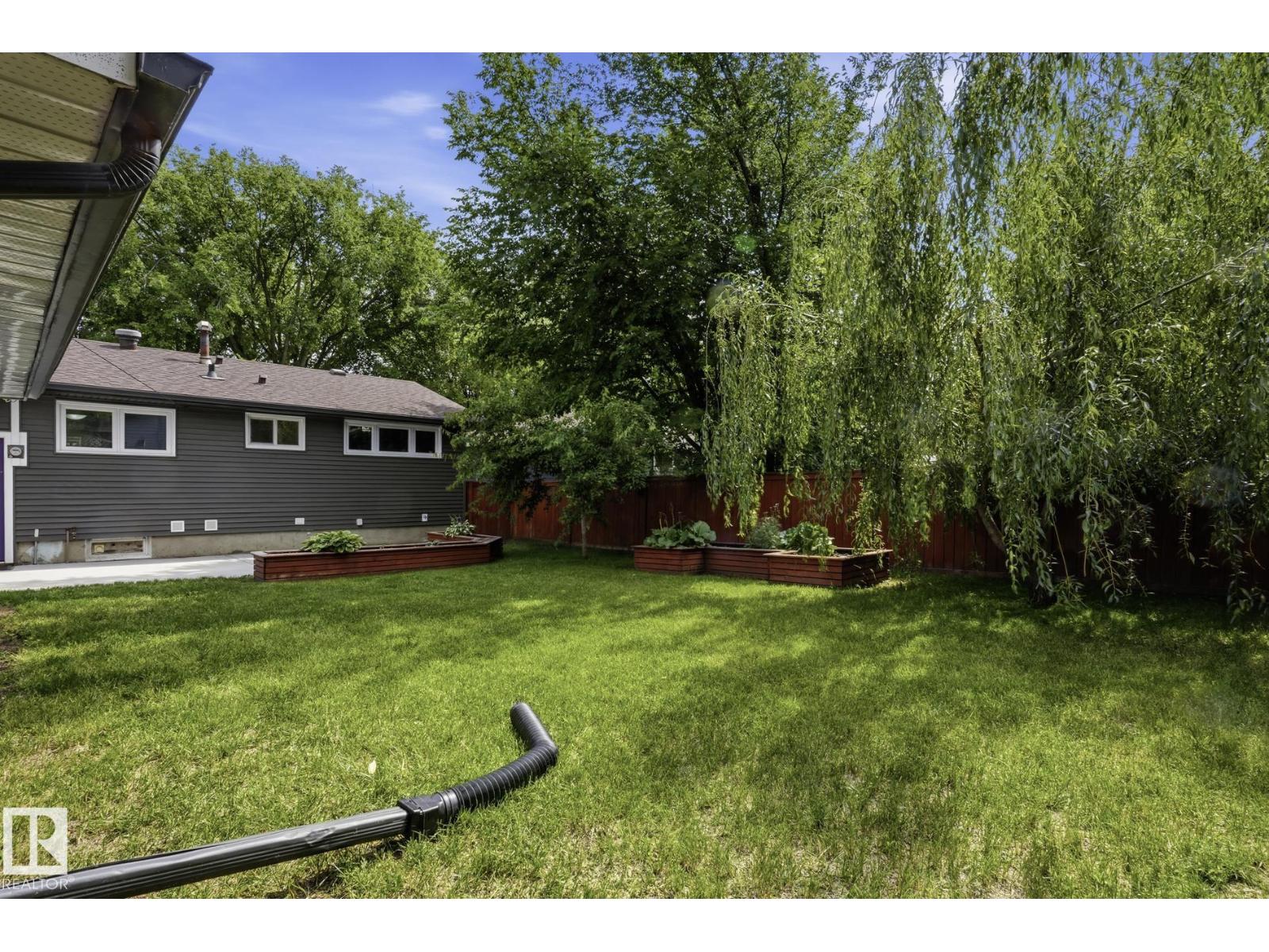 28 SUNNYSIDE CR - 34