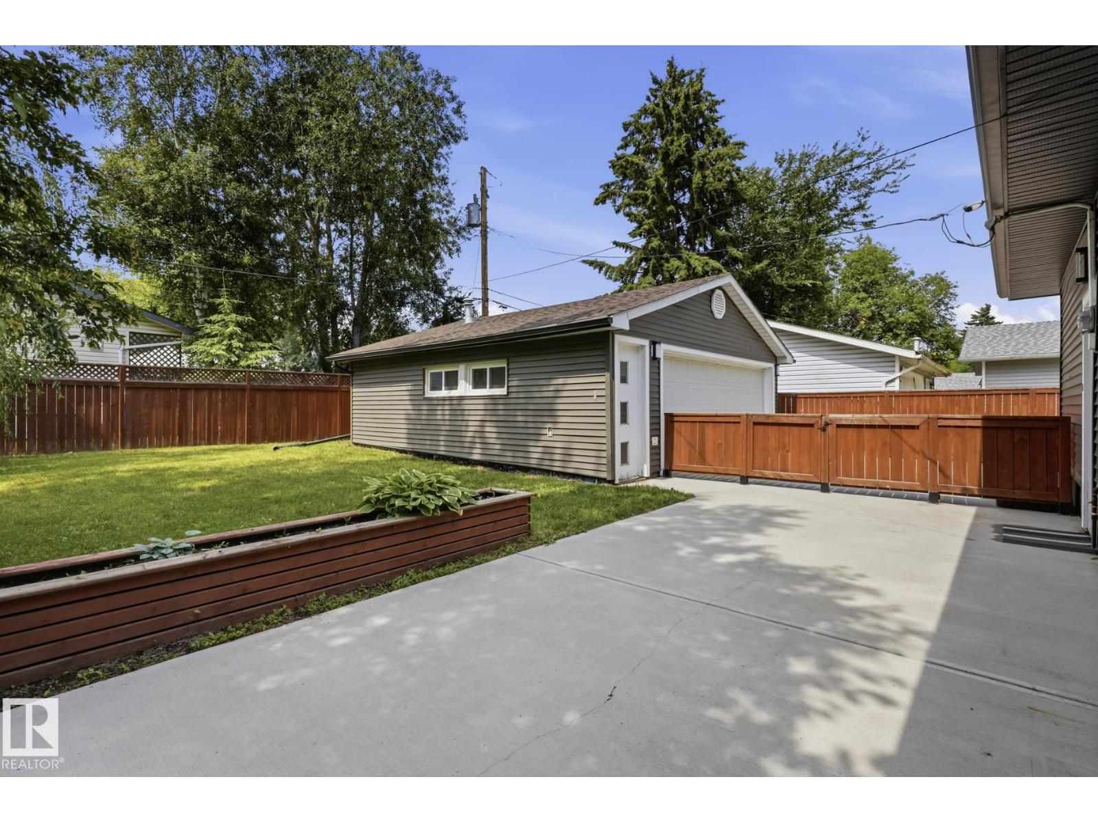 28 SUNNYSIDE CR - 37