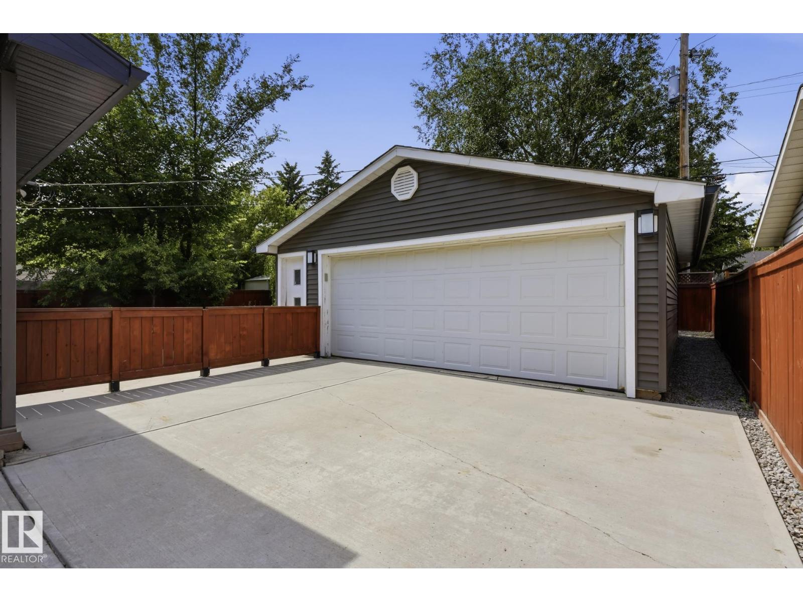 28 SUNNYSIDE CR - 38