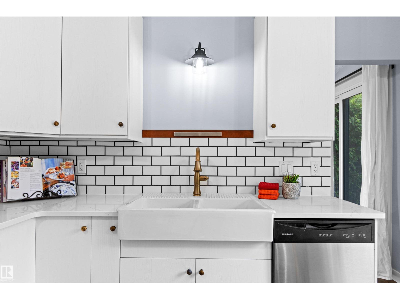 11427 35 AV NW - 21