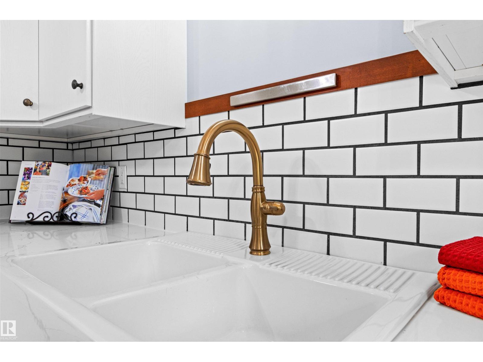 11427 35 AV NW - 22