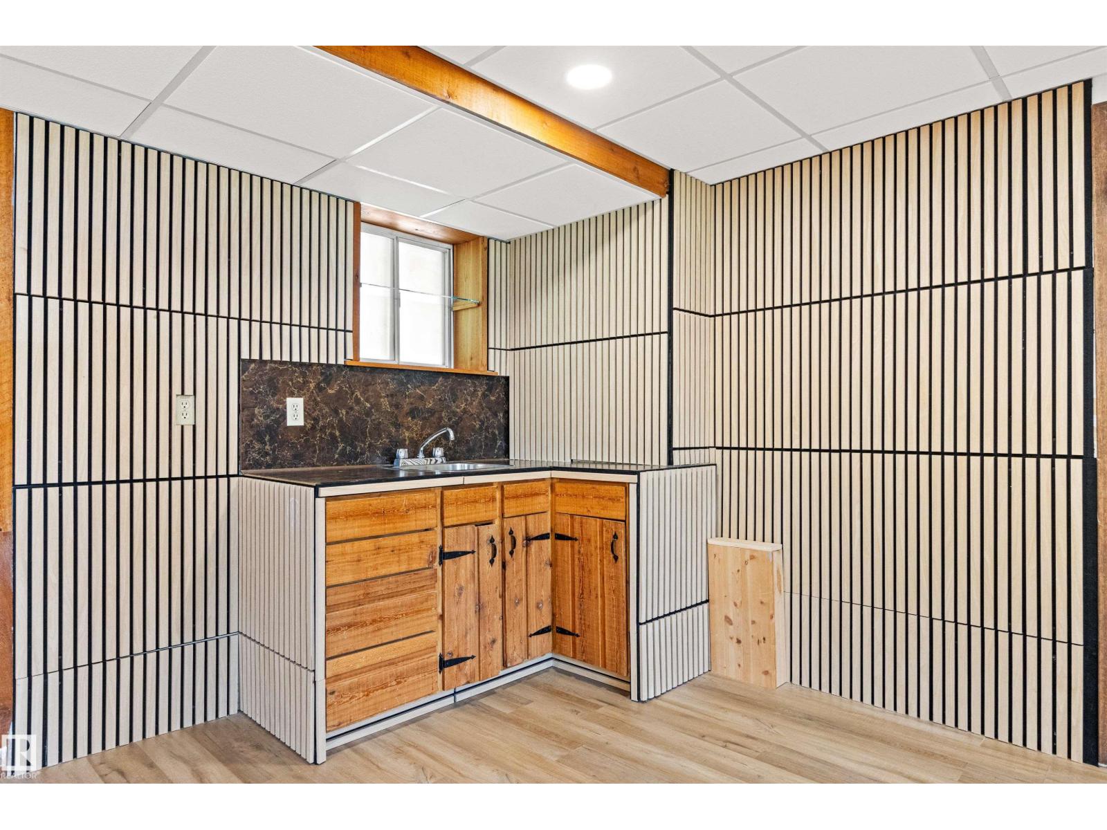 11427 35 AV NW - 52
