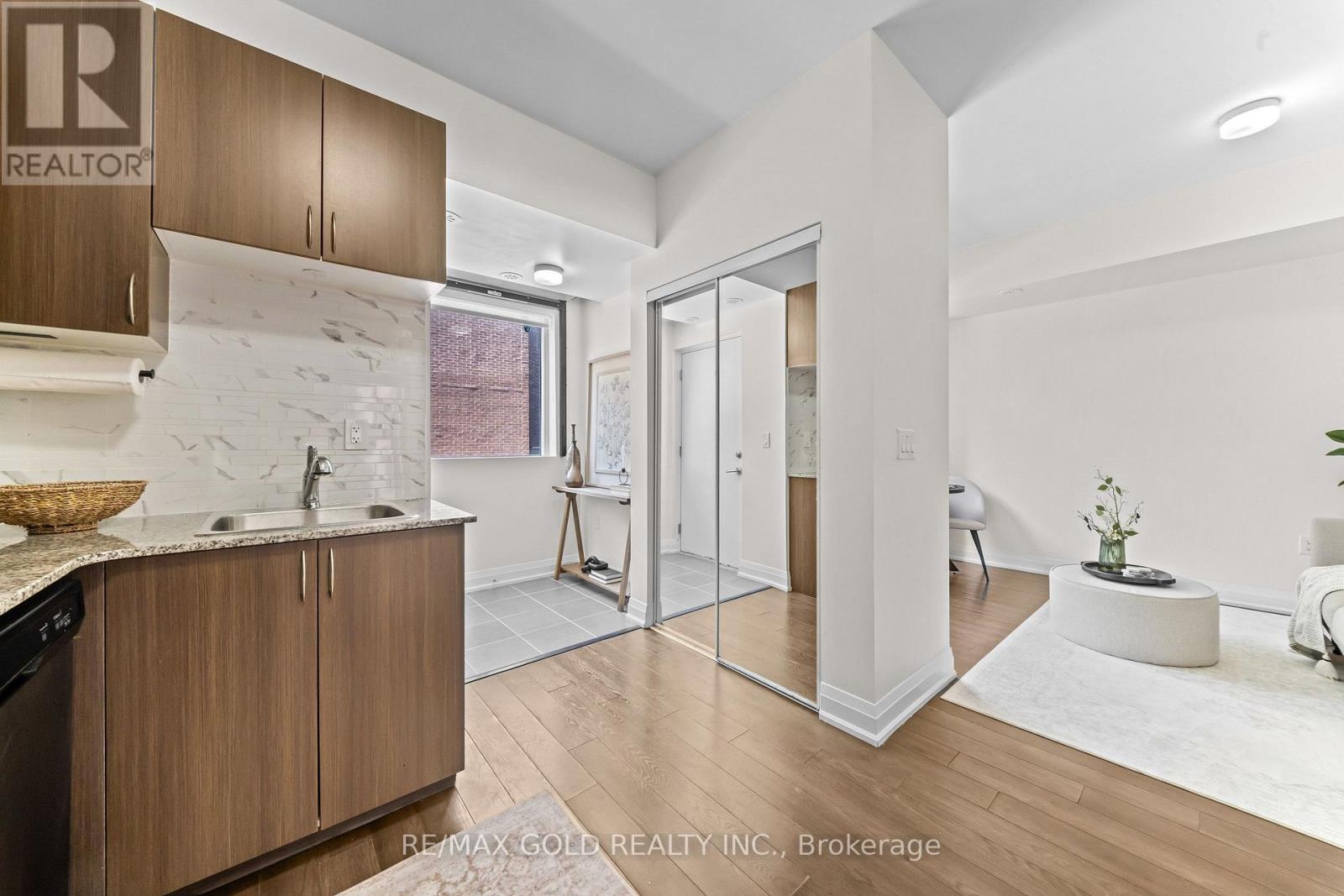 #602 18 COLES AVENUE - 13