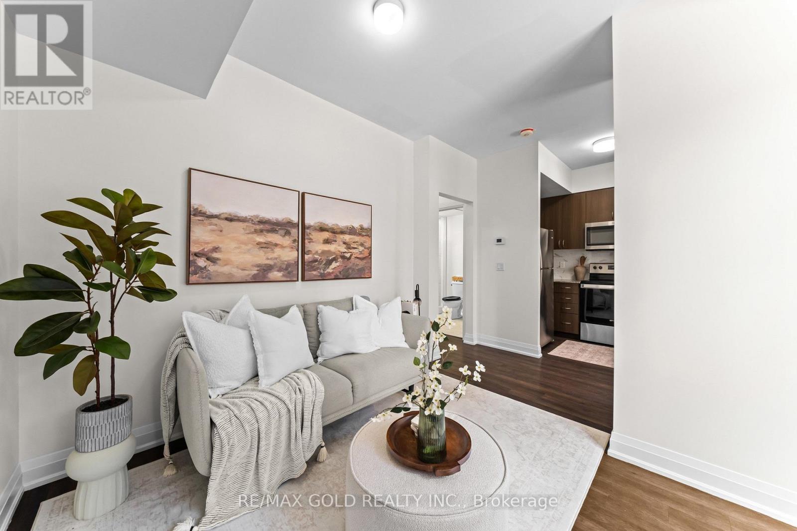 #602 18 COLES AVENUE - 18