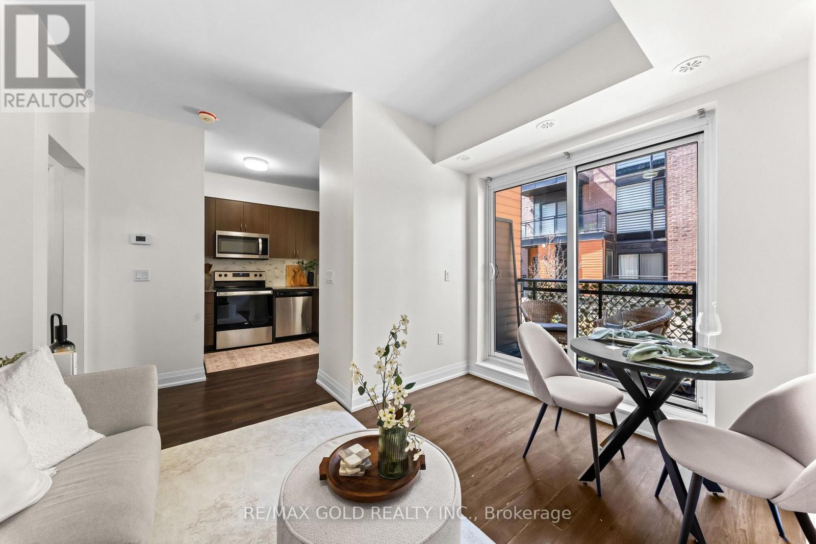 #602 18 COLES AVENUE - 17