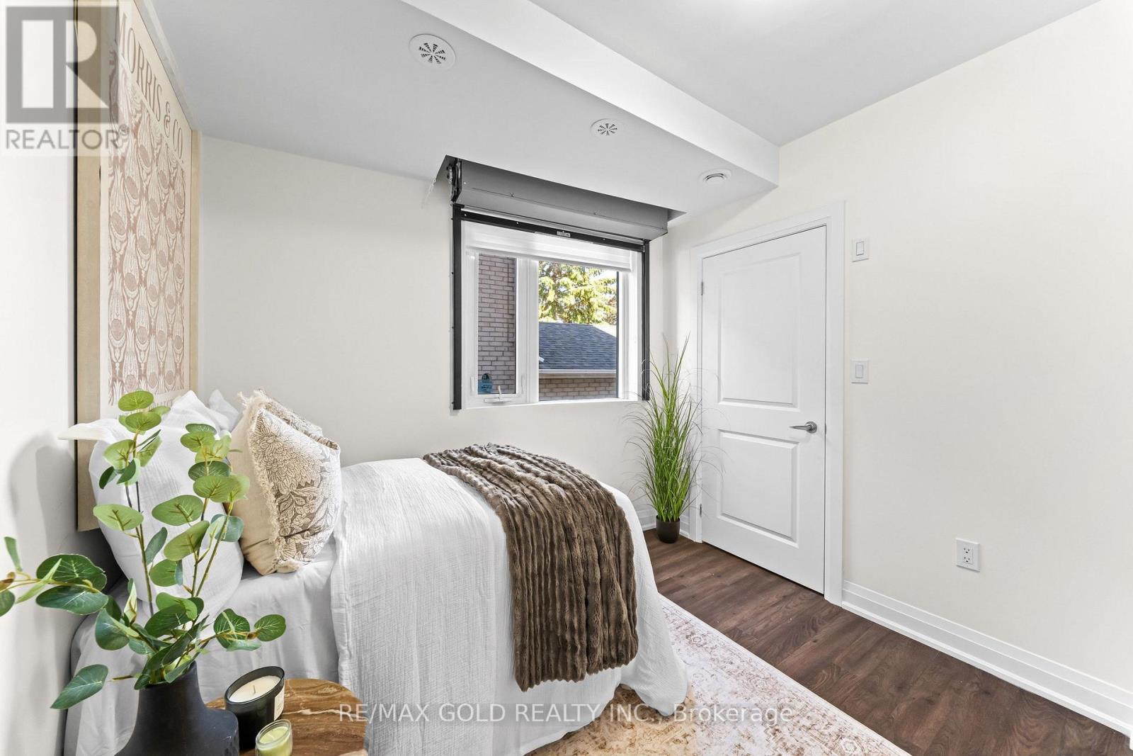 #602 18 COLES AVENUE - 21