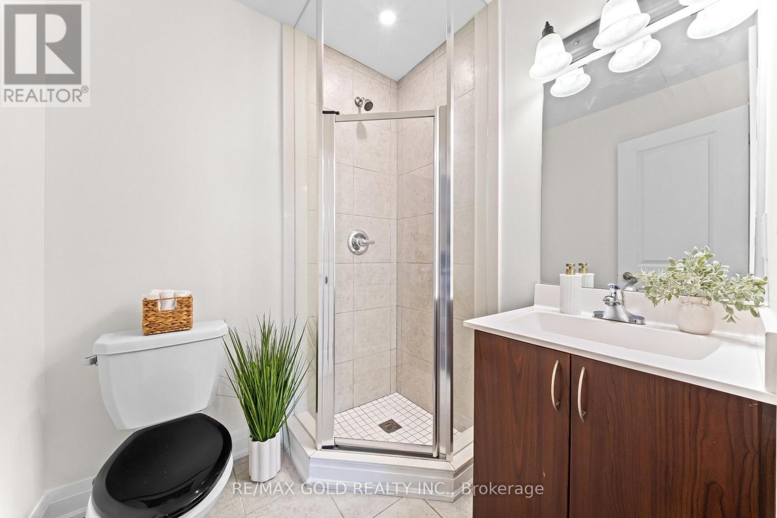 #602 18 COLES AVENUE - 26