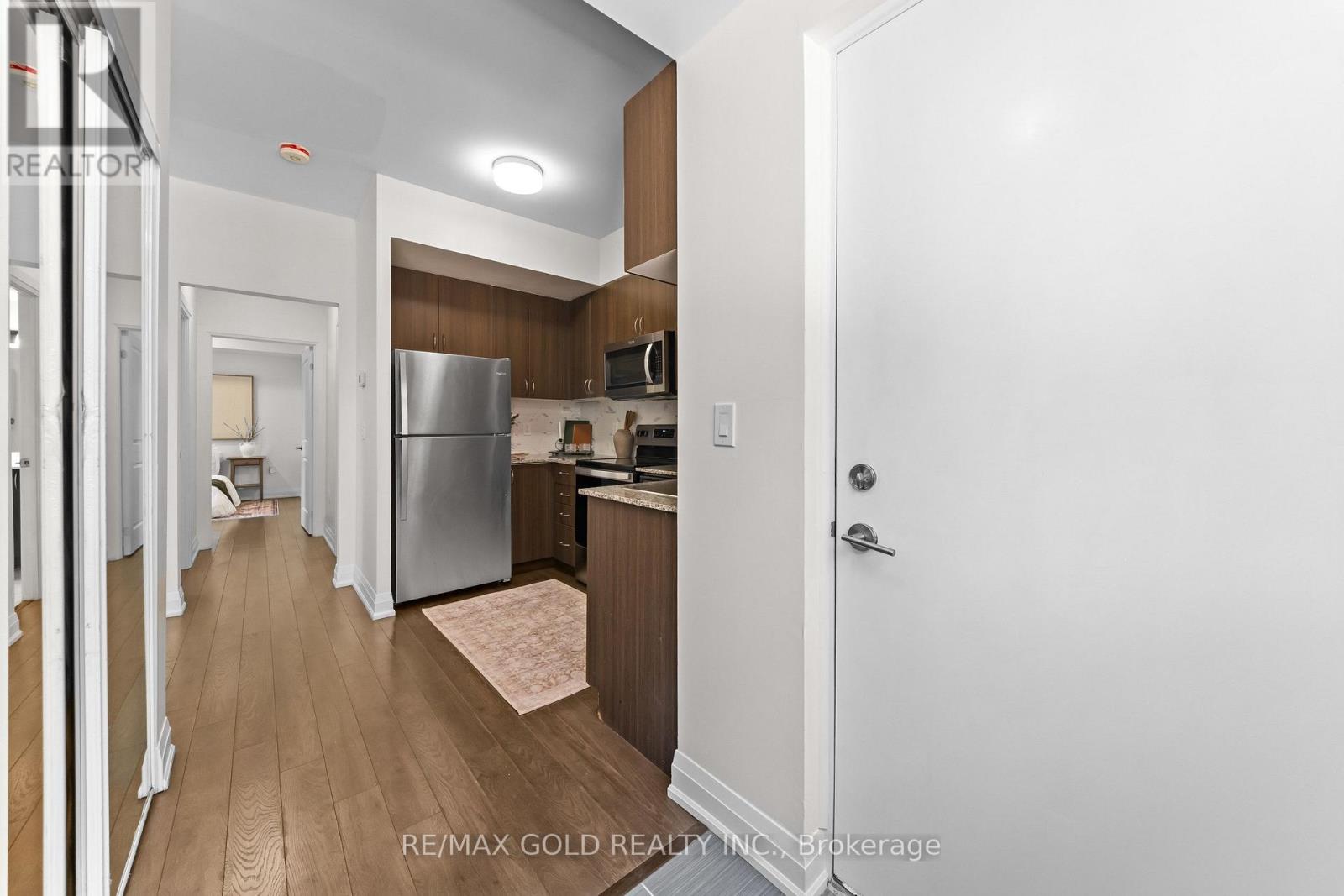 #602 18 COLES AVENUE - 8