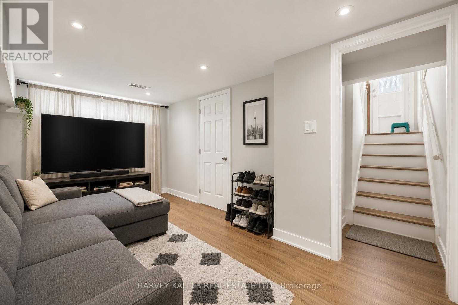 29 GILTSPUR DRIVE - 20
