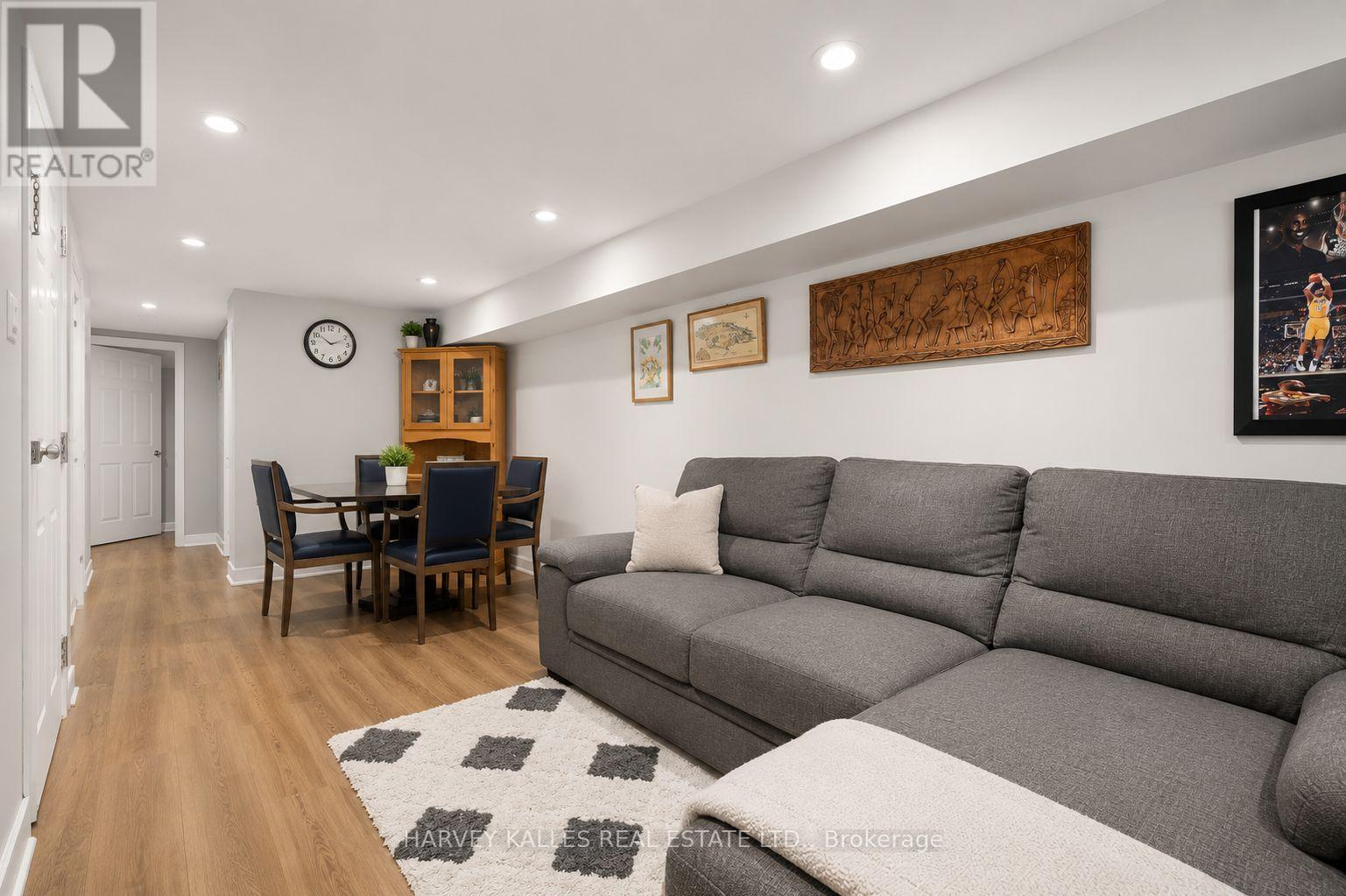 29 GILTSPUR DRIVE - 21