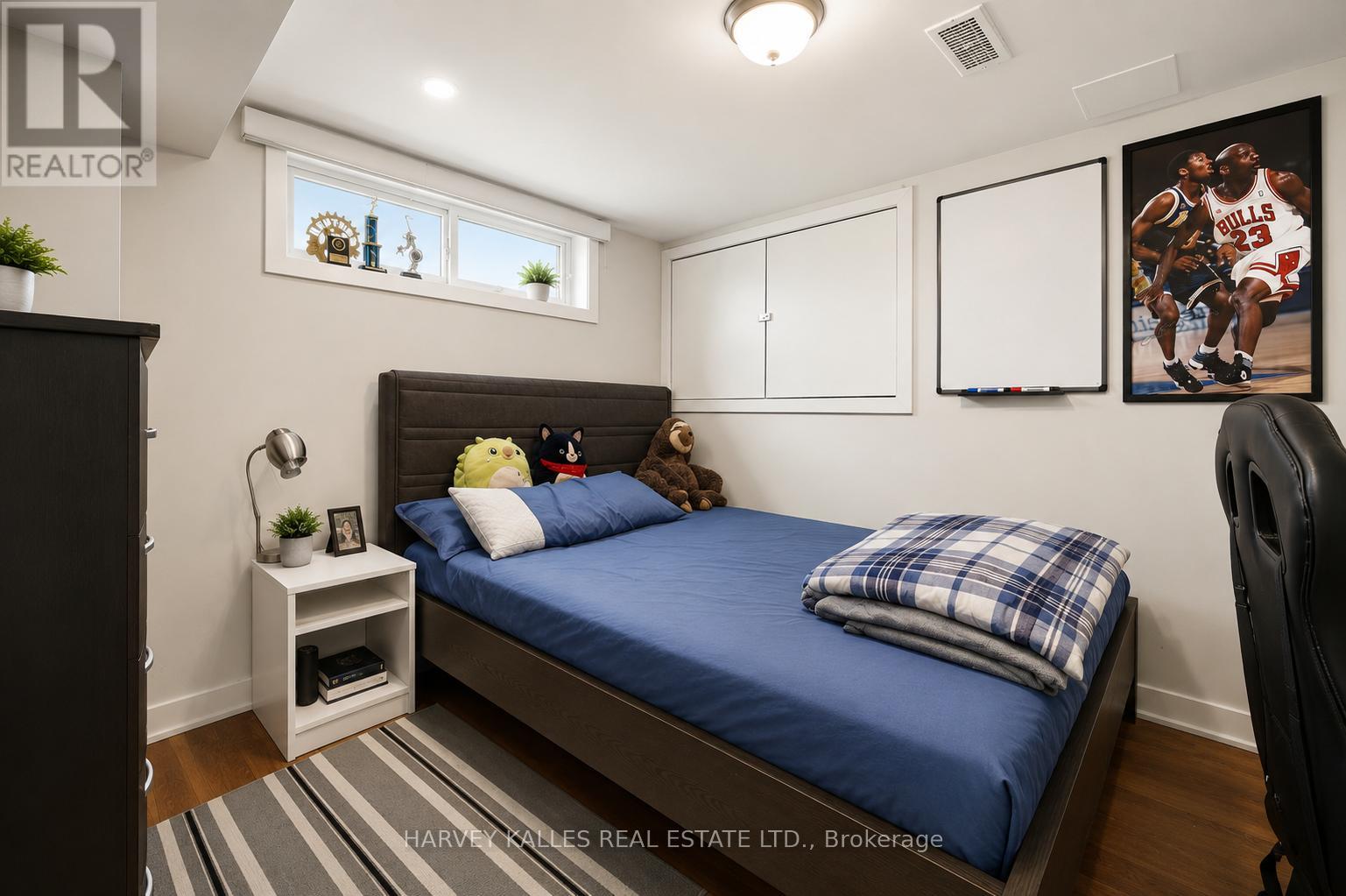 29 GILTSPUR DRIVE - 24