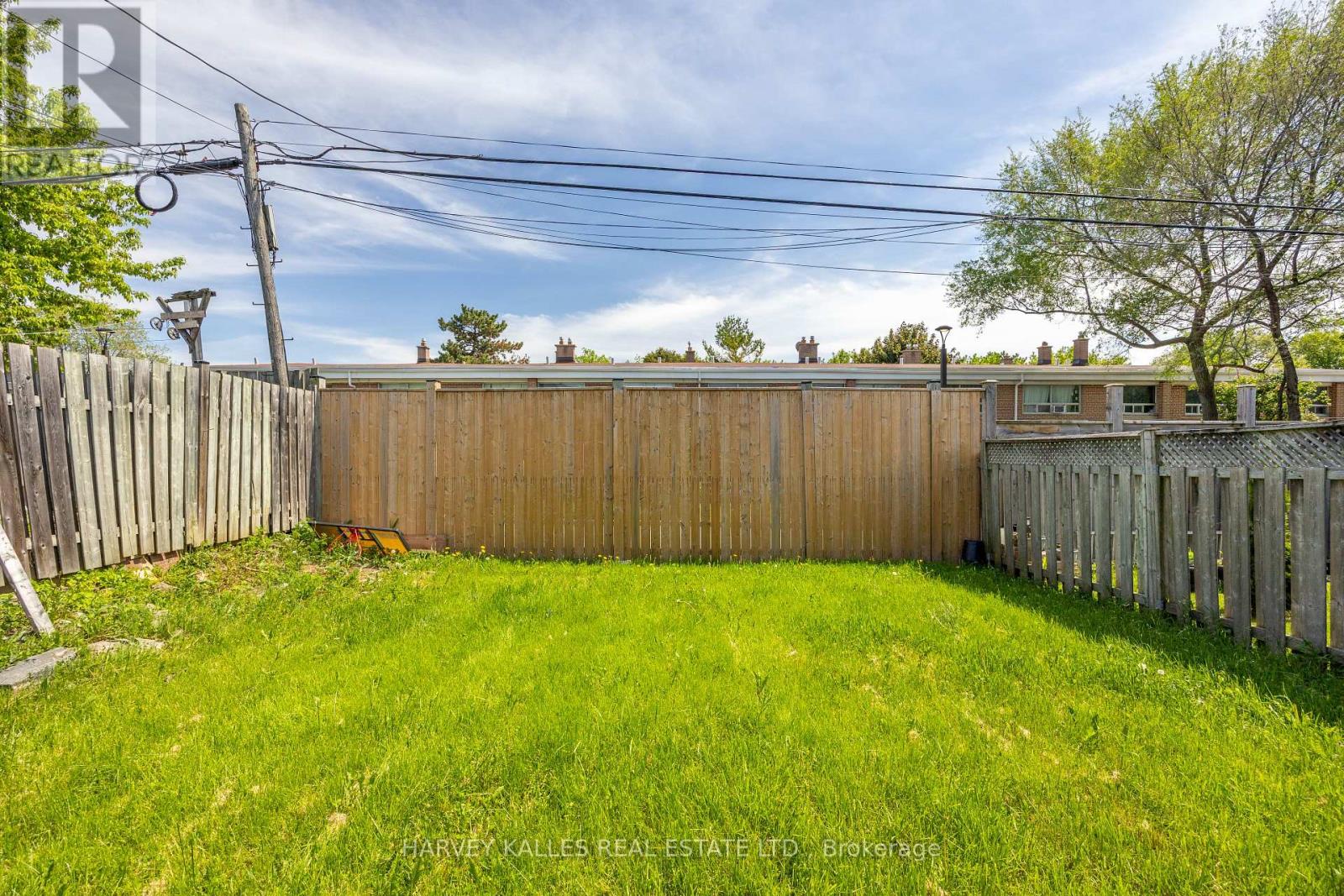 29 GILTSPUR DRIVE - 33