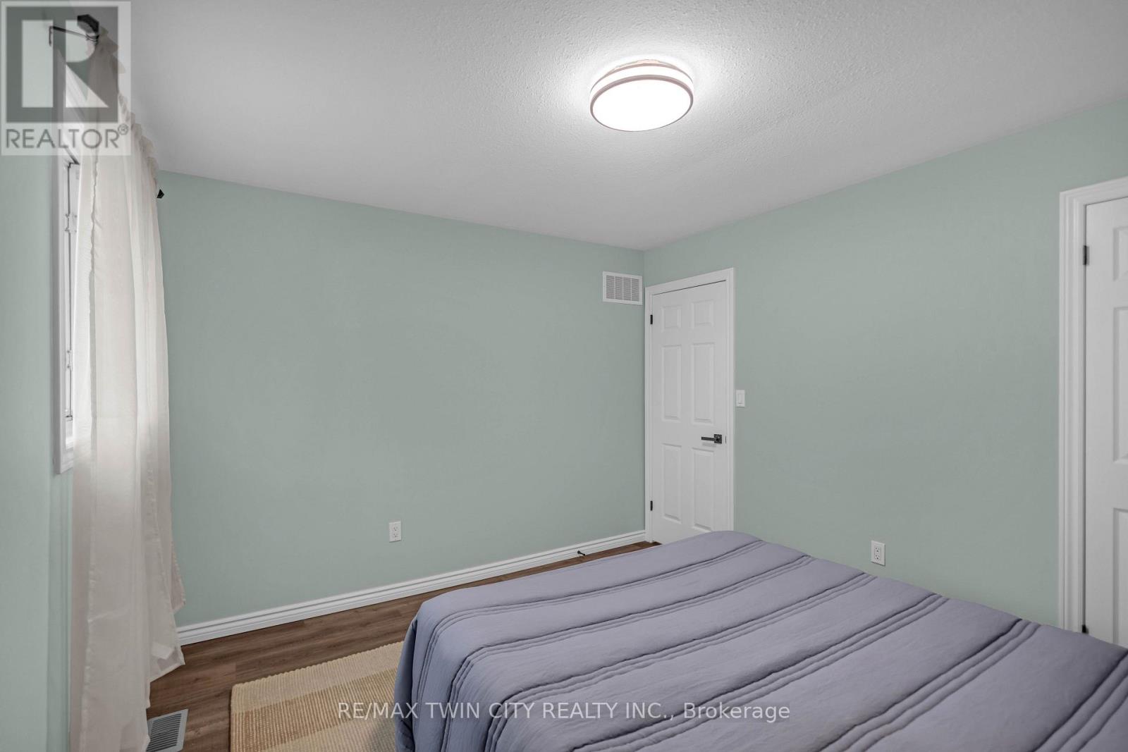 4 DOWDEN AVENUE - 19
