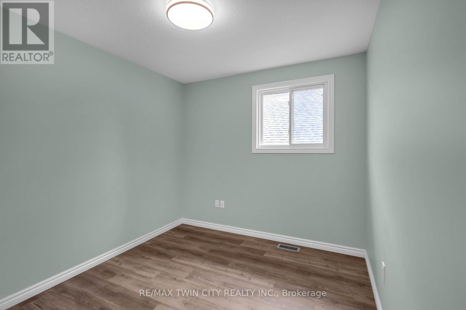 4 DOWDEN AVENUE - 20