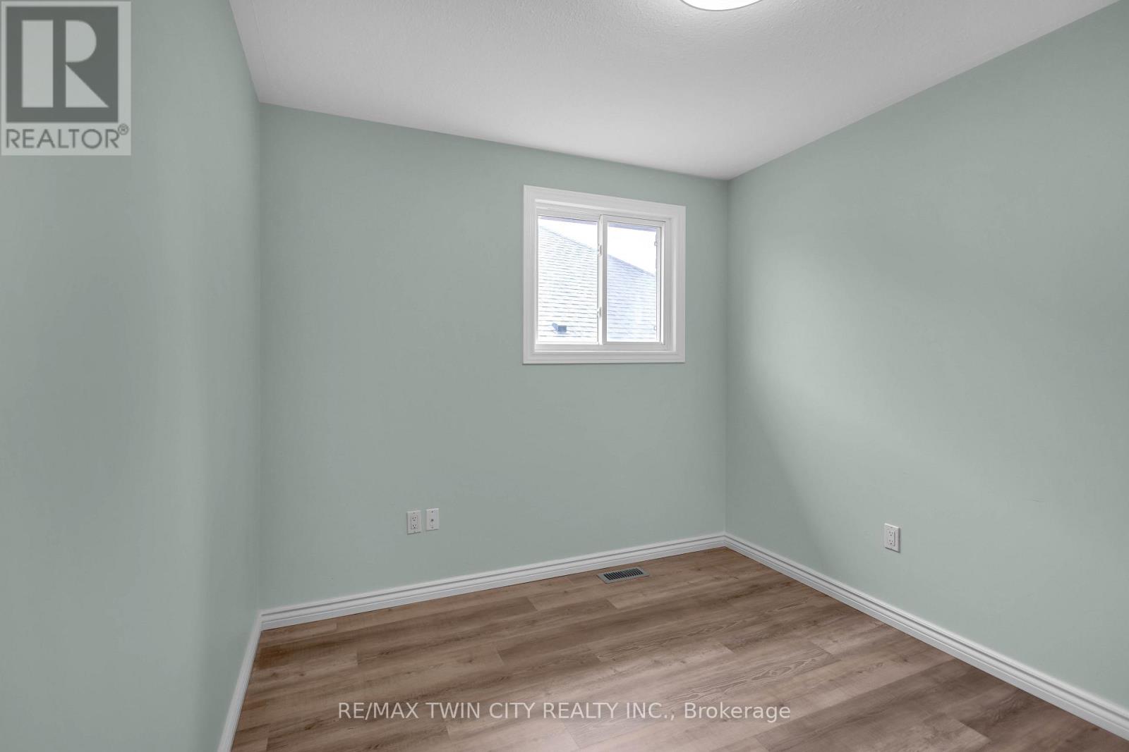 4 DOWDEN AVENUE - 21