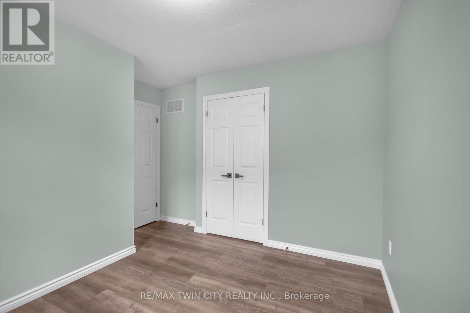 4 DOWDEN AVENUE - 25