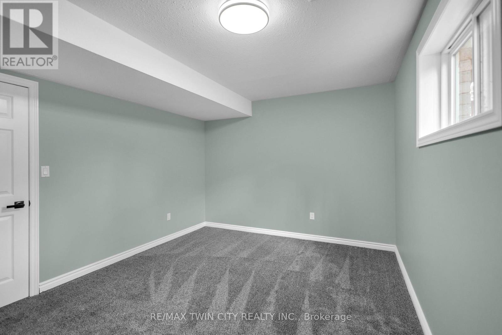 4 DOWDEN AVENUE - 30
