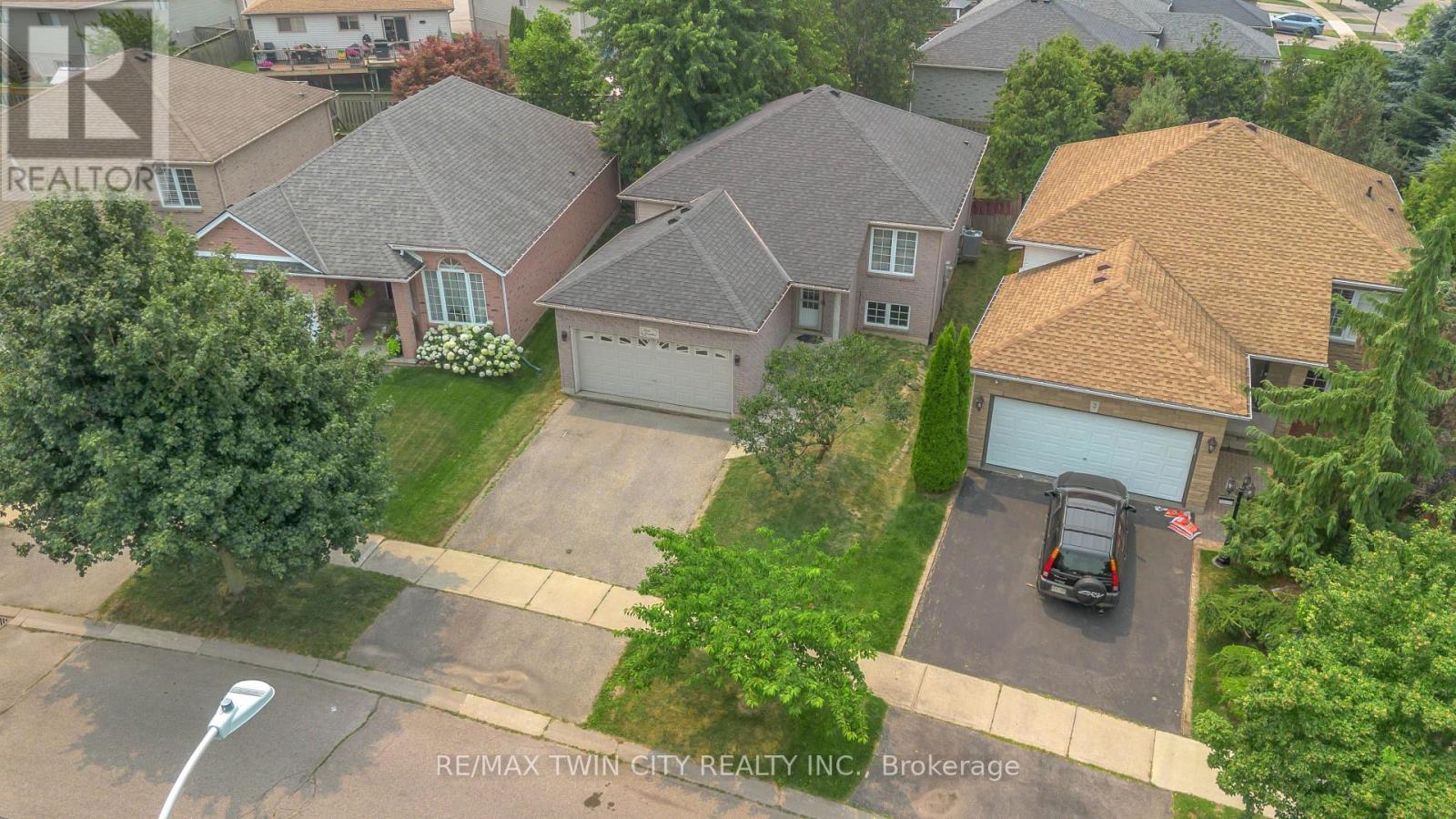 4 DOWDEN AVENUE - 45