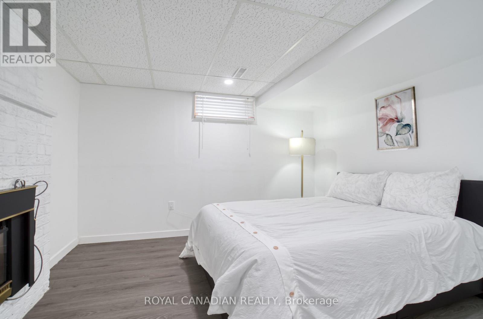 60 LYSANDA AVENUE - 32