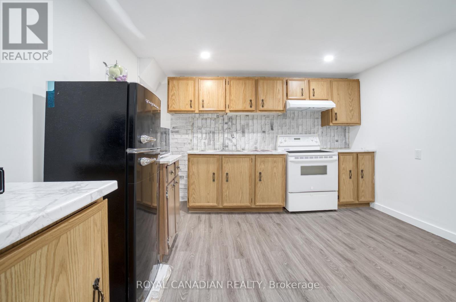 60 LYSANDA AVENUE - 38