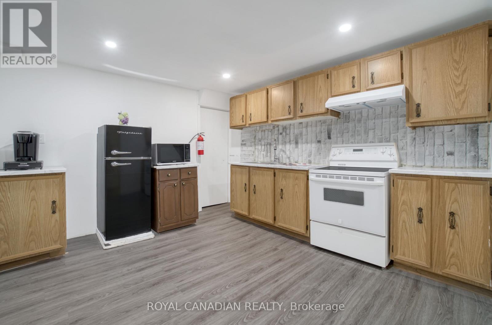 60 LYSANDA AVENUE - 39