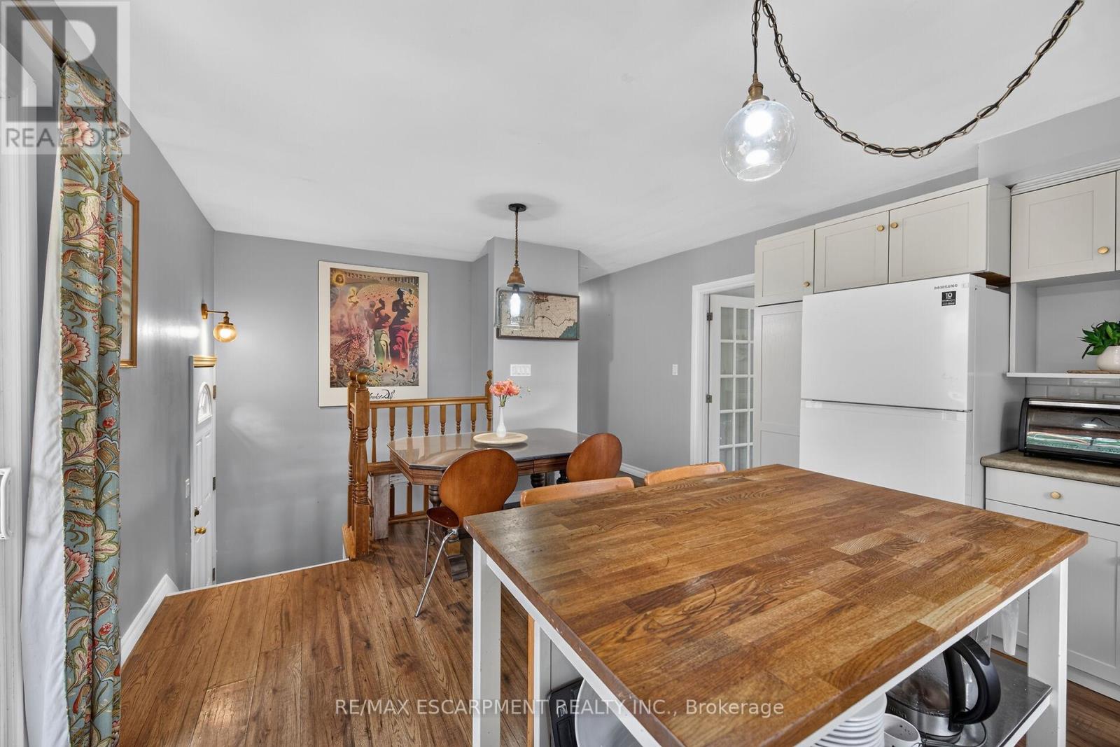 251 MACKENZIE CRESCENT - 15