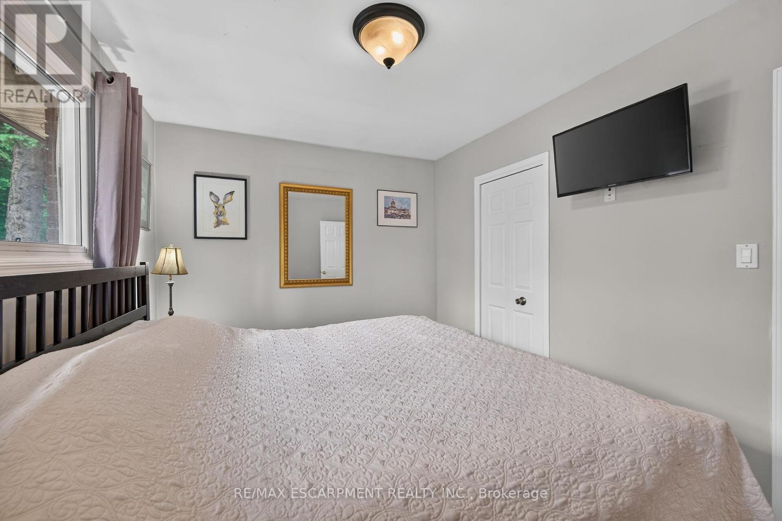 251 MACKENZIE CRESCENT - 19