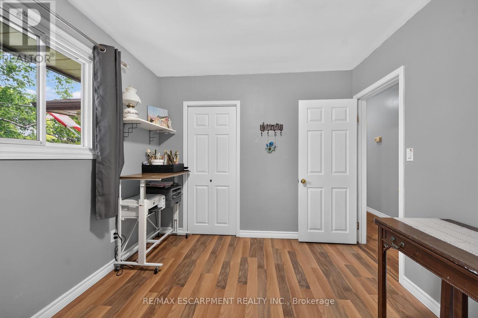 251 MACKENZIE CRESCENT - 22