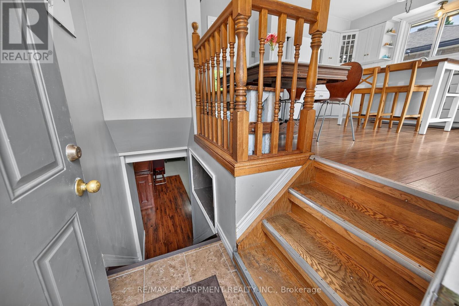 251 MACKENZIE CRESCENT - 27