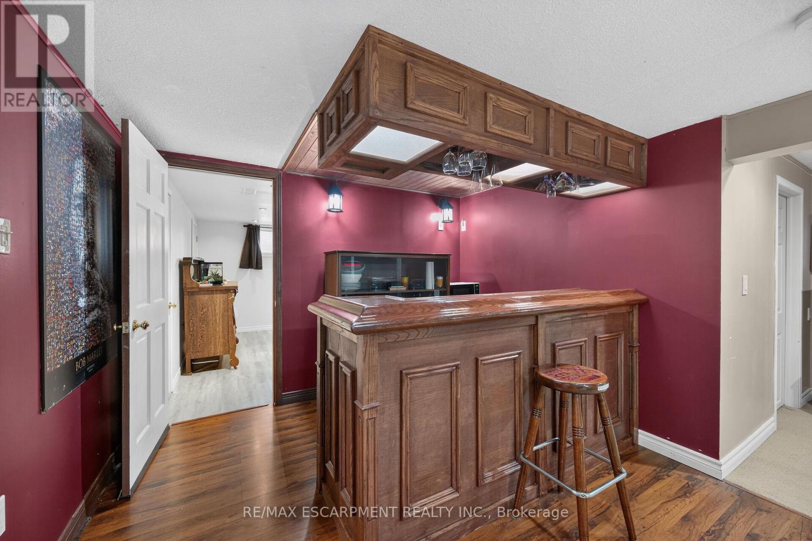 251 MACKENZIE CRESCENT - 32