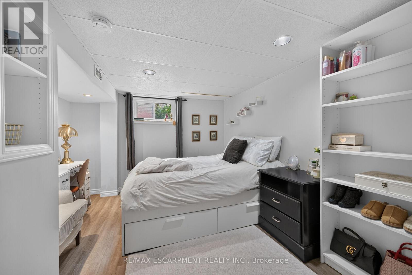 251 MACKENZIE CRESCENT - 35