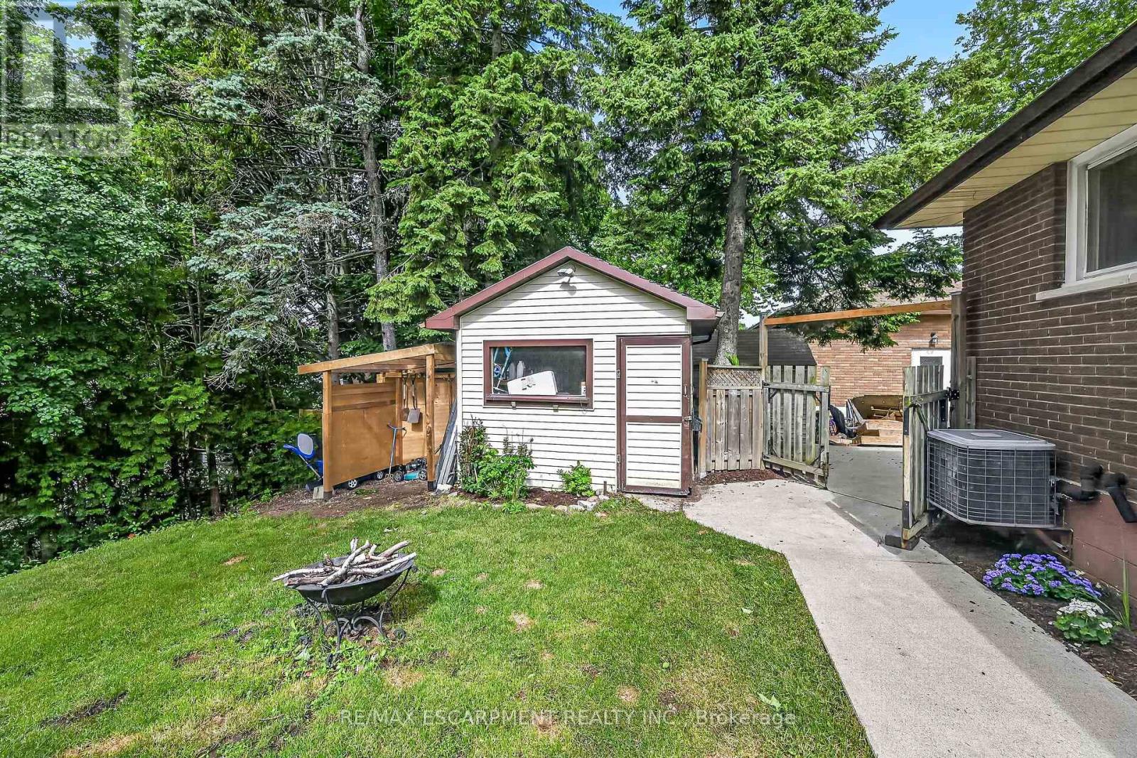 251 MACKENZIE CRESCENT - 40