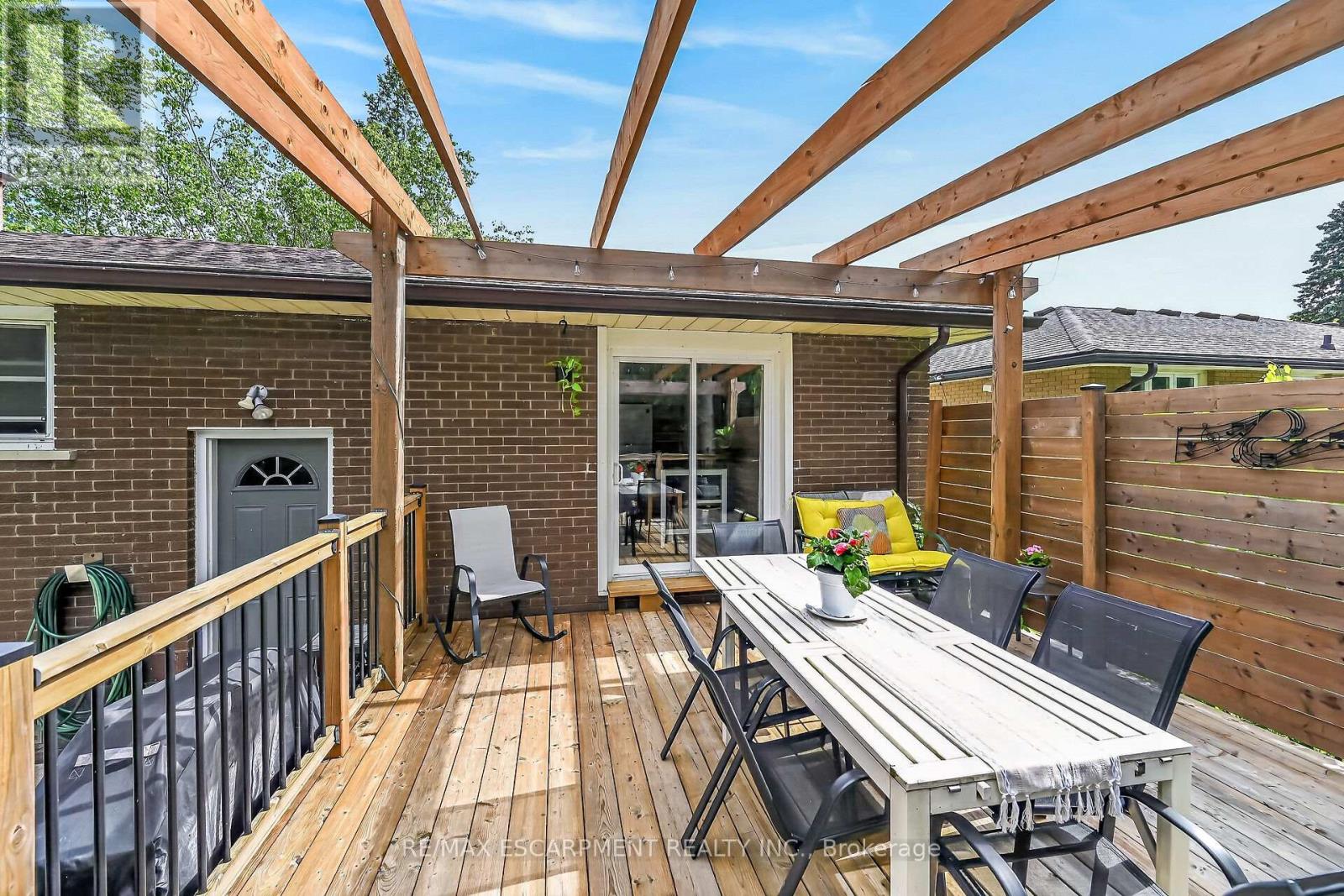 251 MACKENZIE CRESCENT - 42