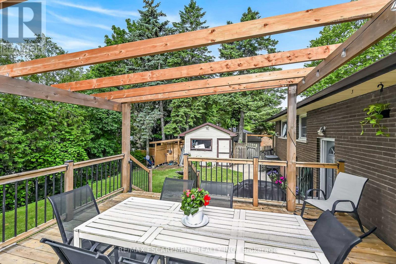 251 MACKENZIE CRESCENT - 43