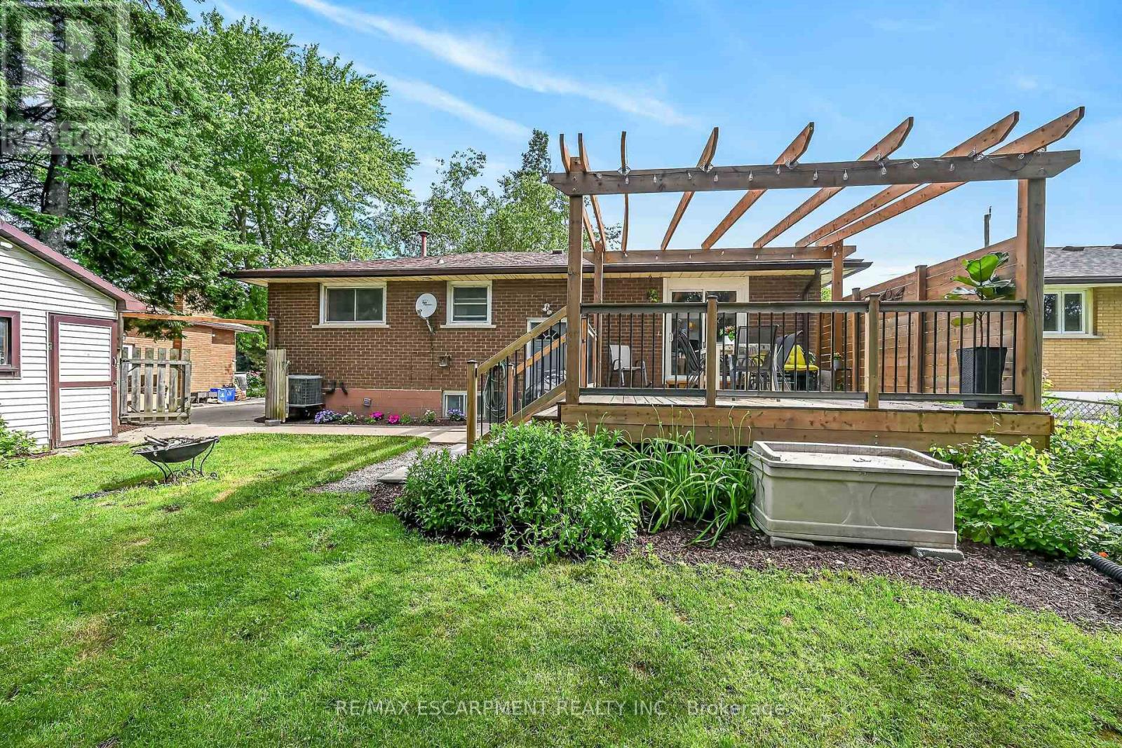 251 MACKENZIE CRESCENT - 46