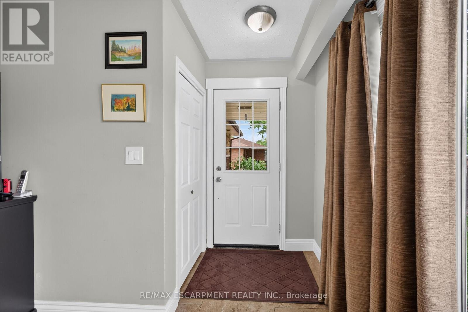 251 MACKENZIE CRESCENT - 5