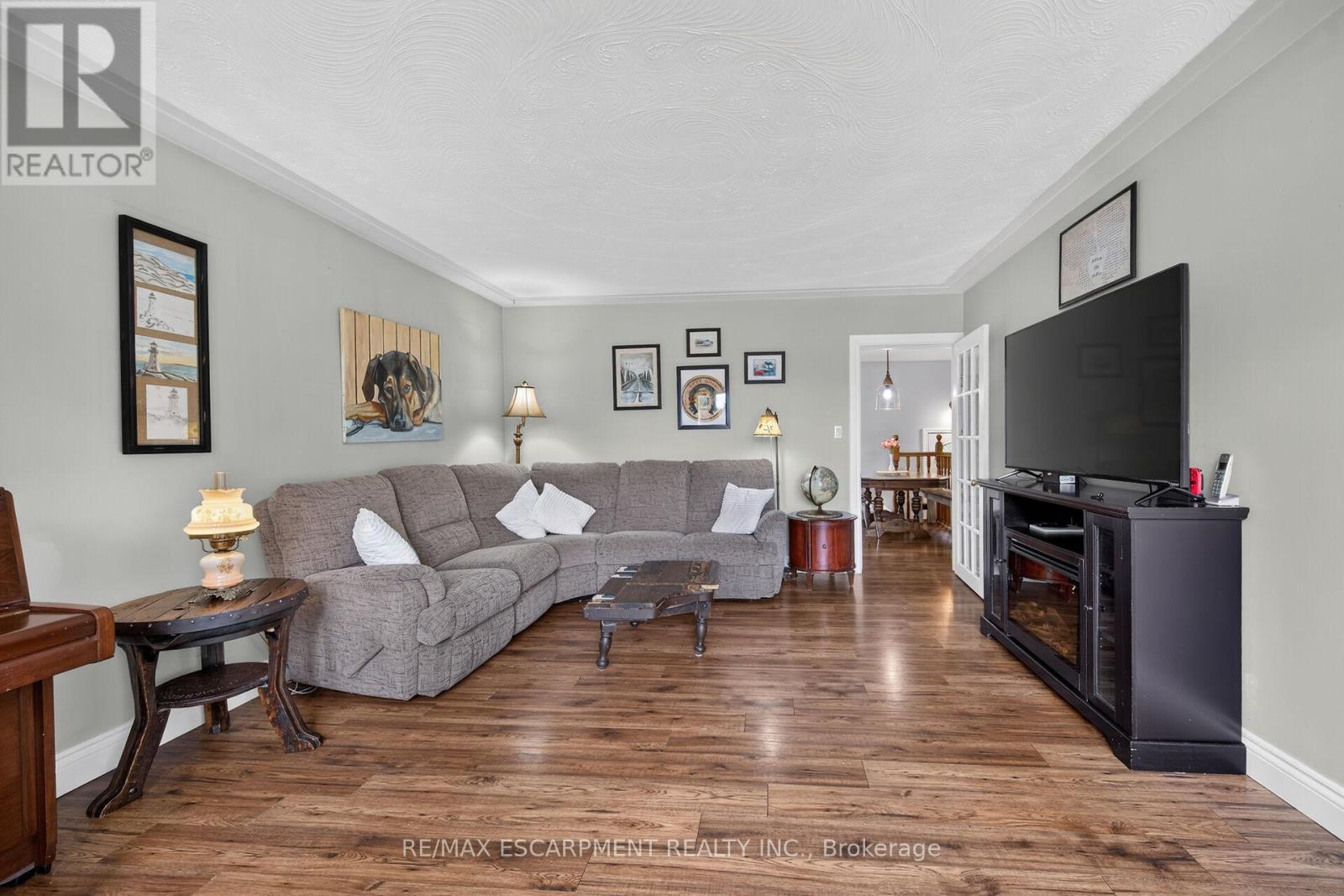 251 MACKENZIE CRESCENT - 7