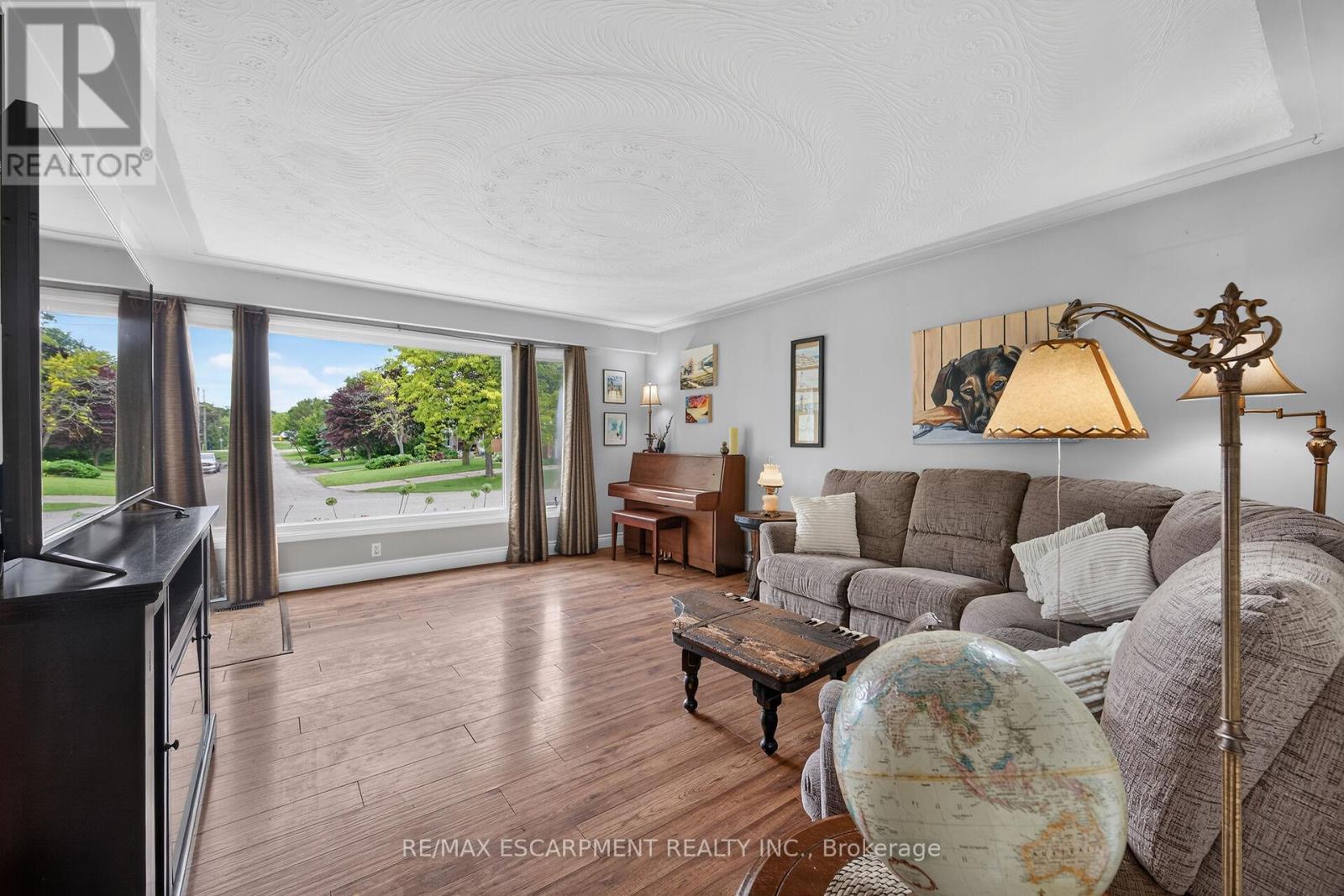 251 MACKENZIE CRESCENT - 9