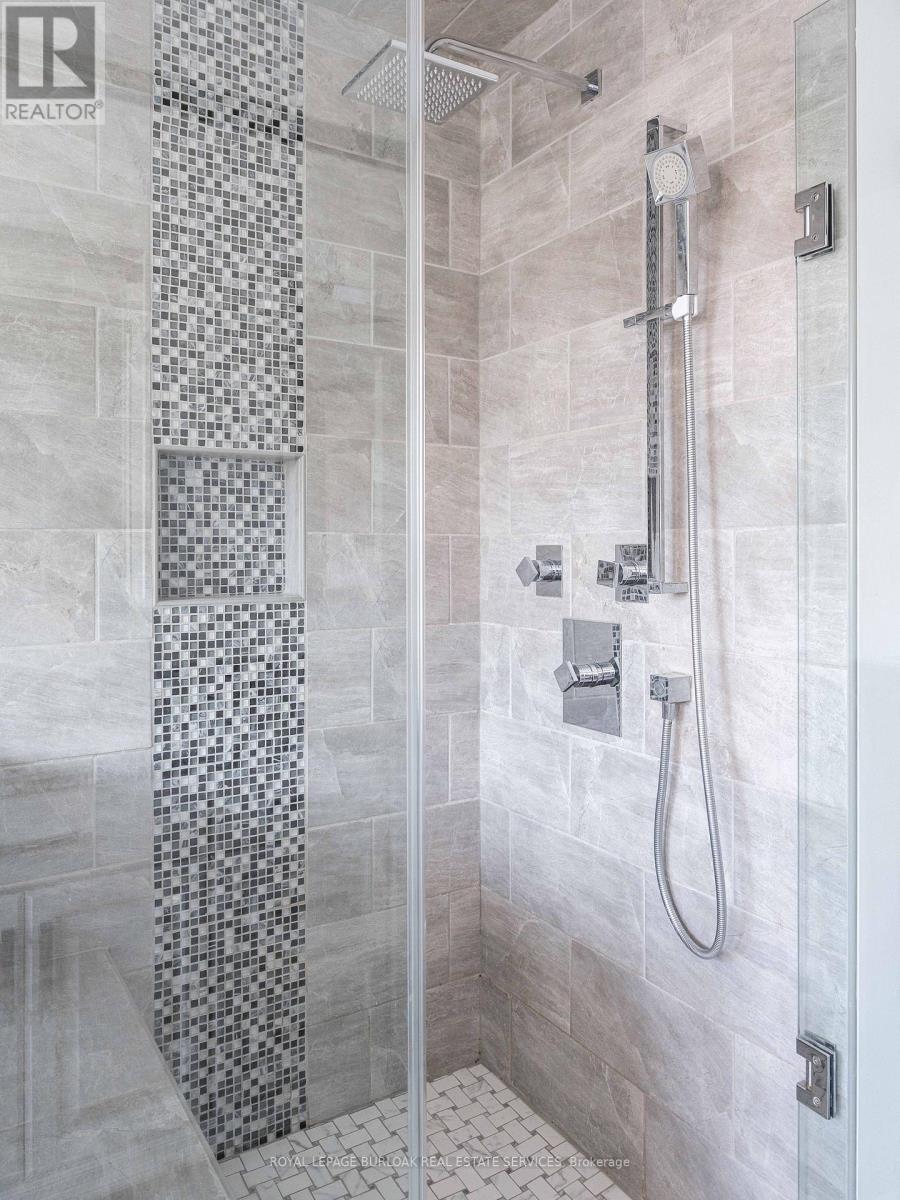 10 PORTER AVENUE - 21