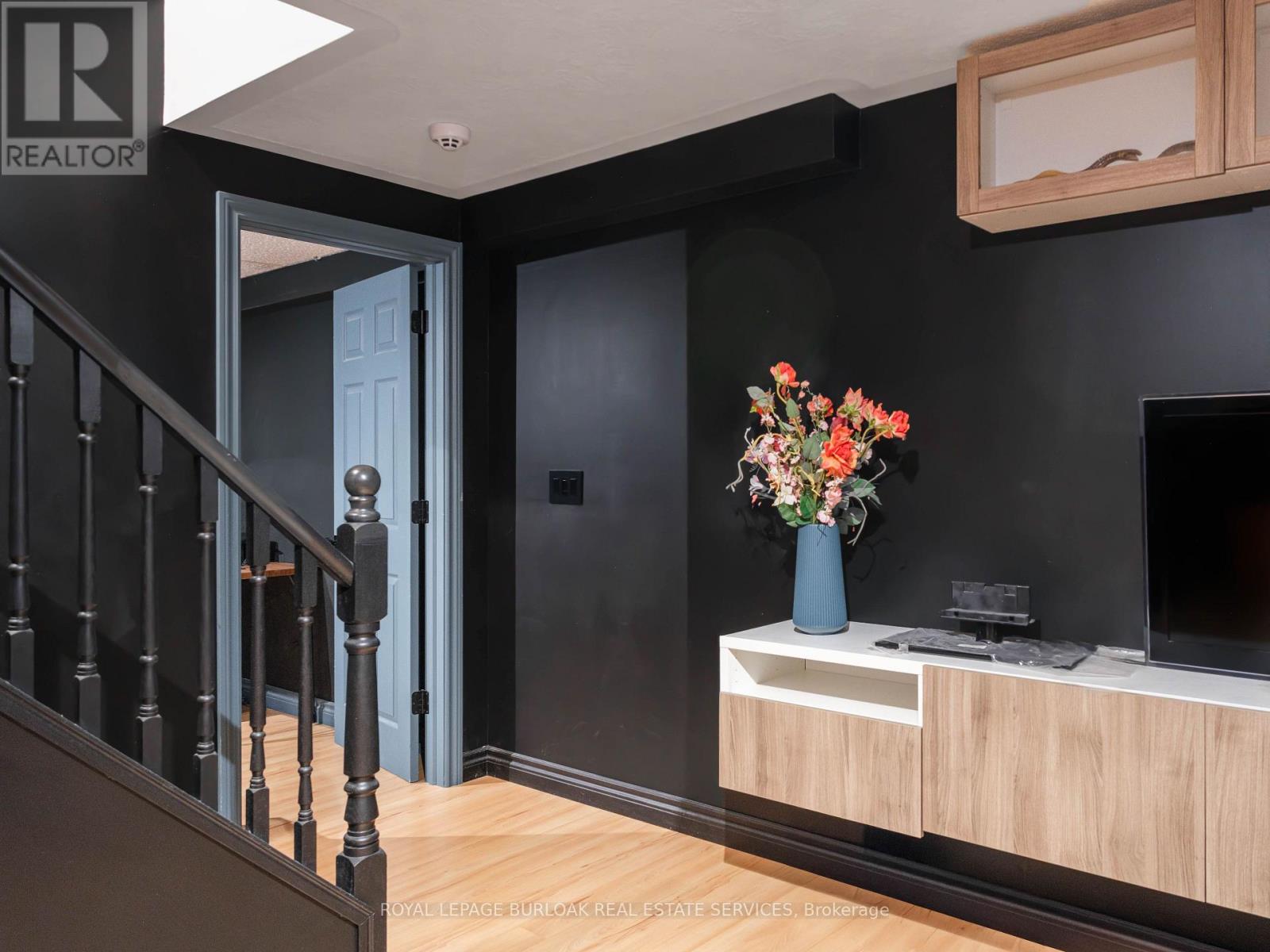 10 PORTER AVENUE - 27