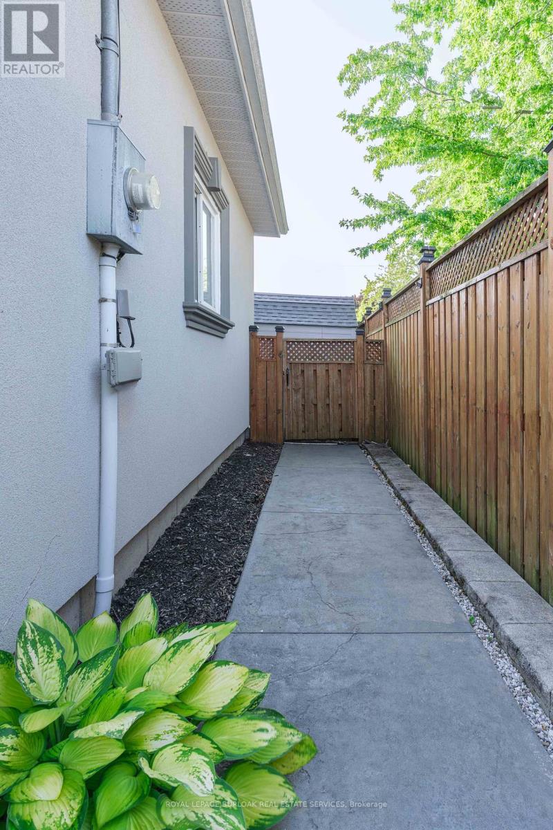 10 PORTER AVENUE - 32