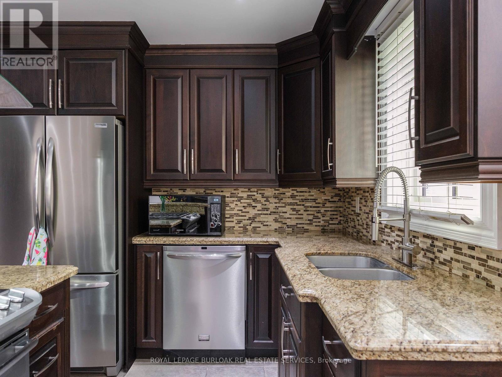10 PORTER AVENUE - 8