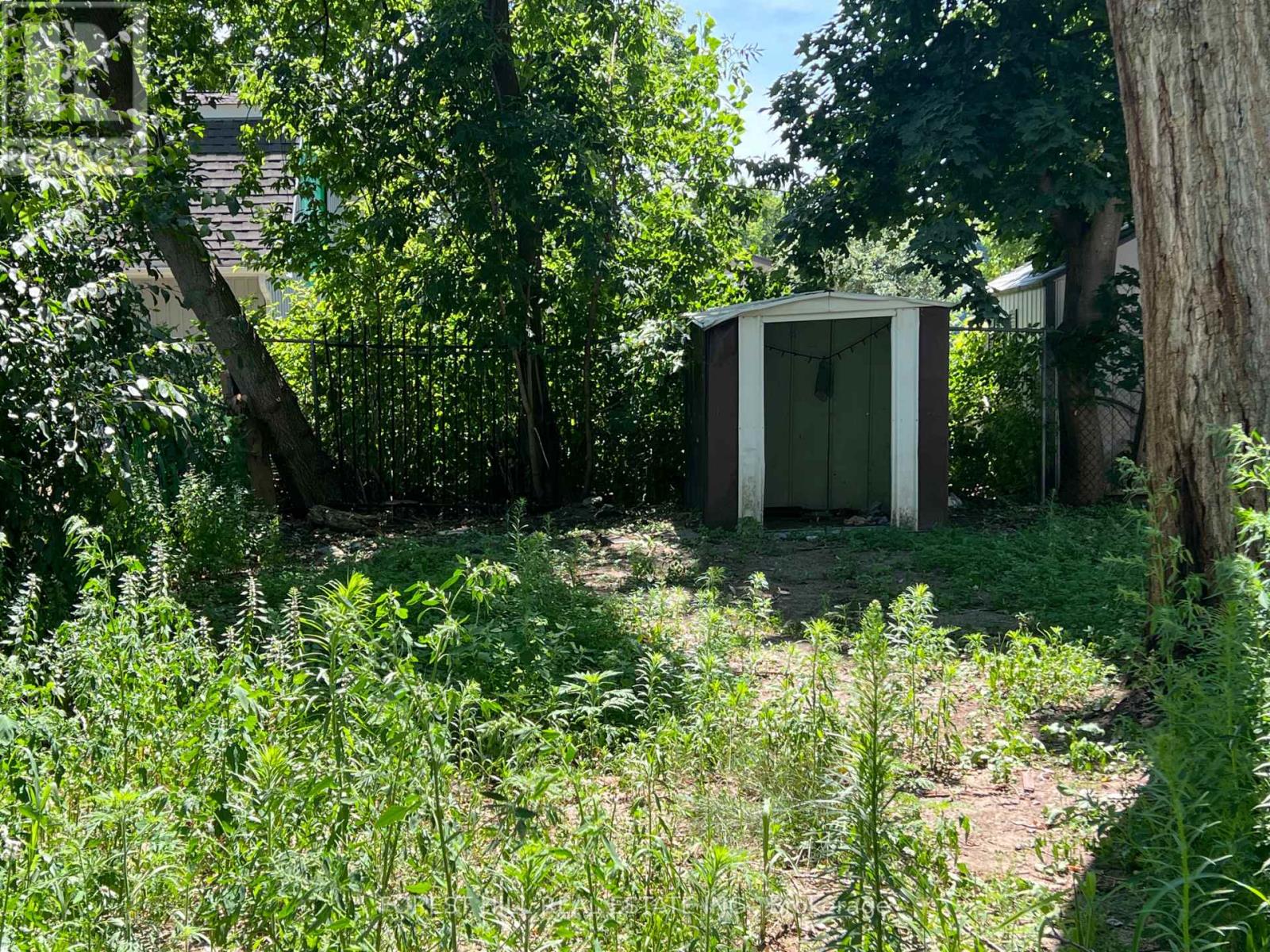 639 BROWN STREET - 20