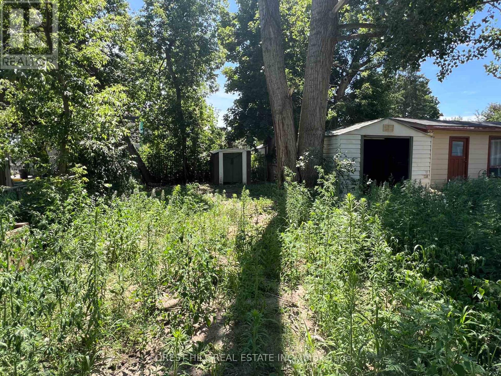 639 BROWN STREET - 21