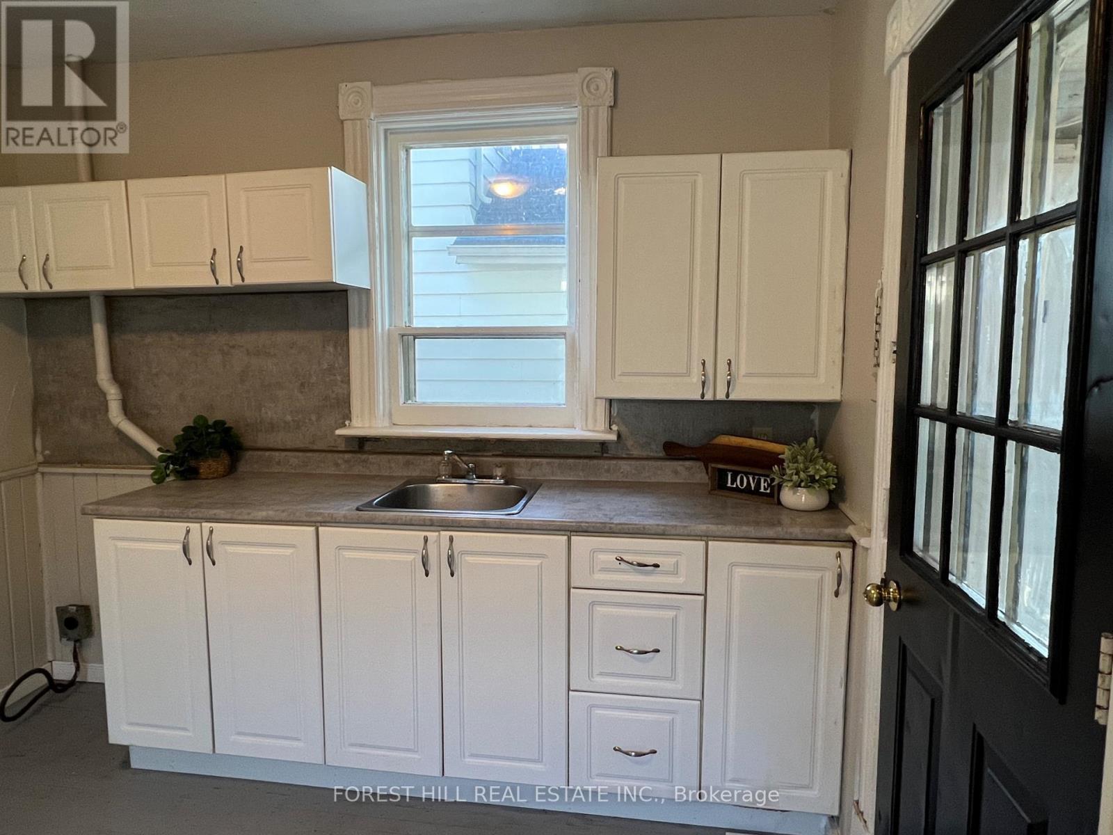 639 BROWN STREET - 8