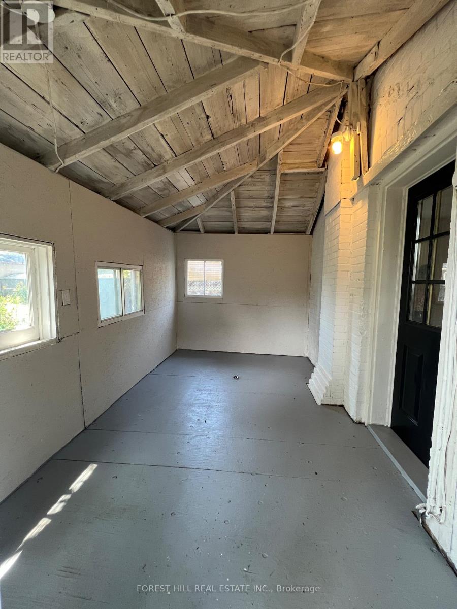639 BROWN STREET - 9