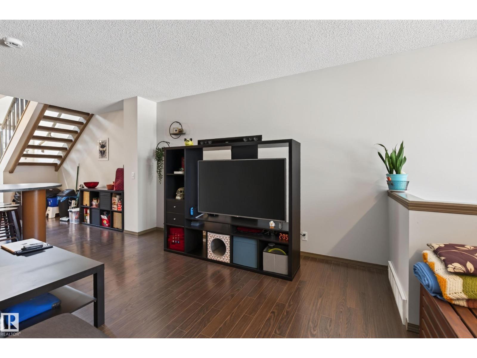 #2 5604 199 ST NW - 7