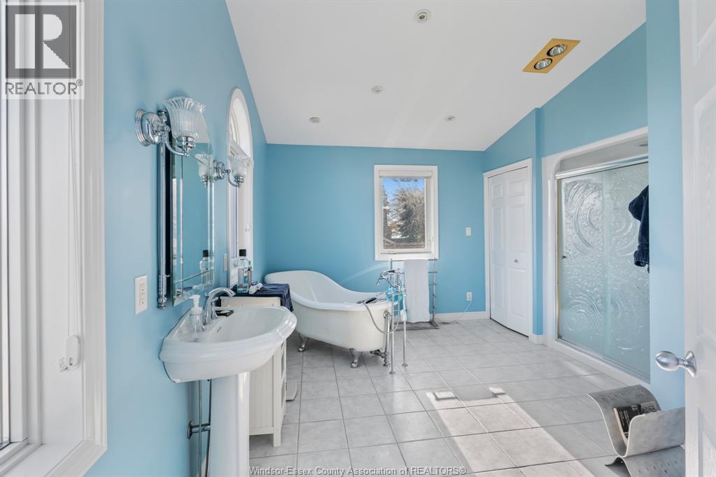 762 POINT PELEE DRIVE - 18