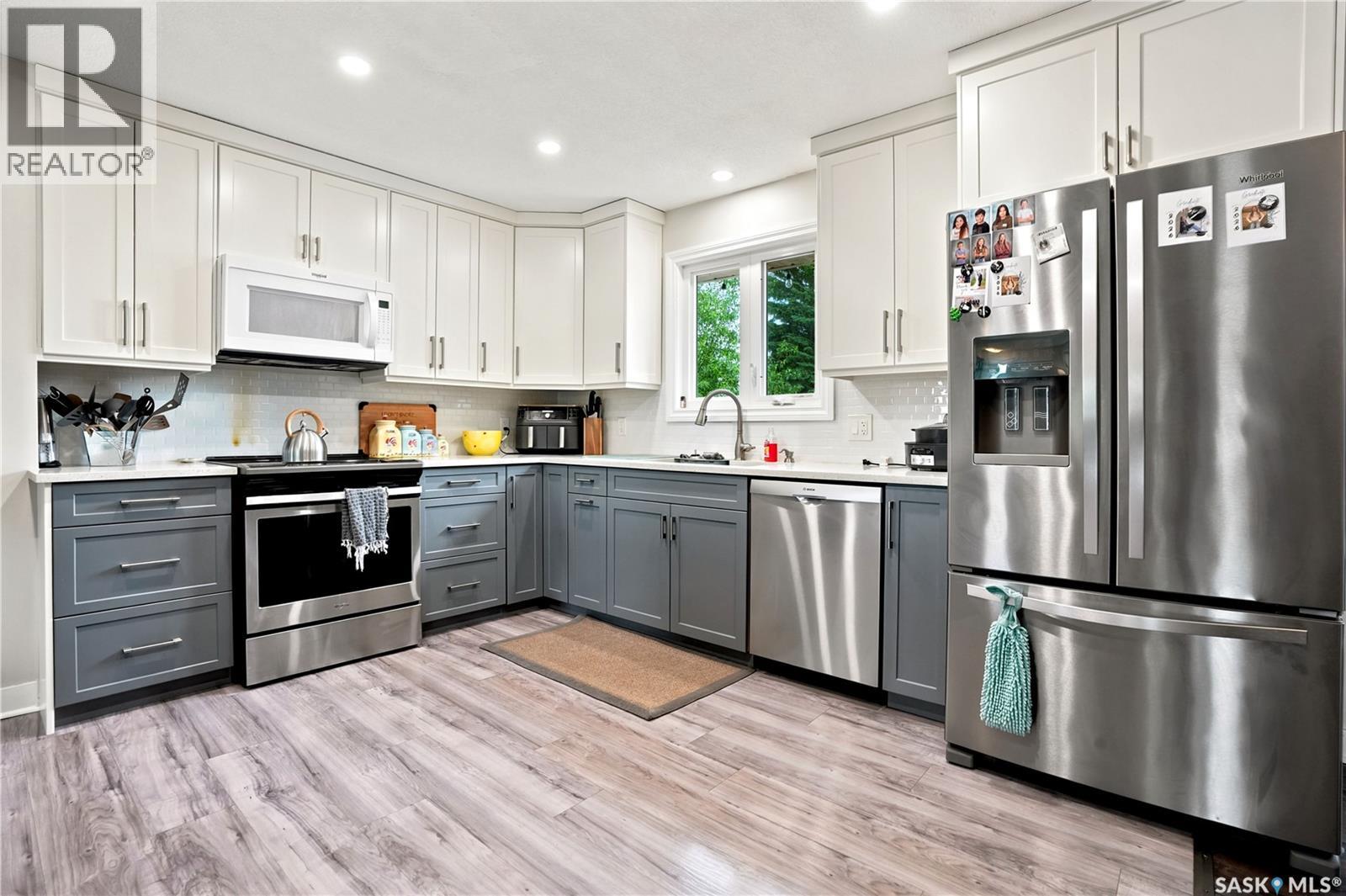 1313 Prince CRESCENT - 13